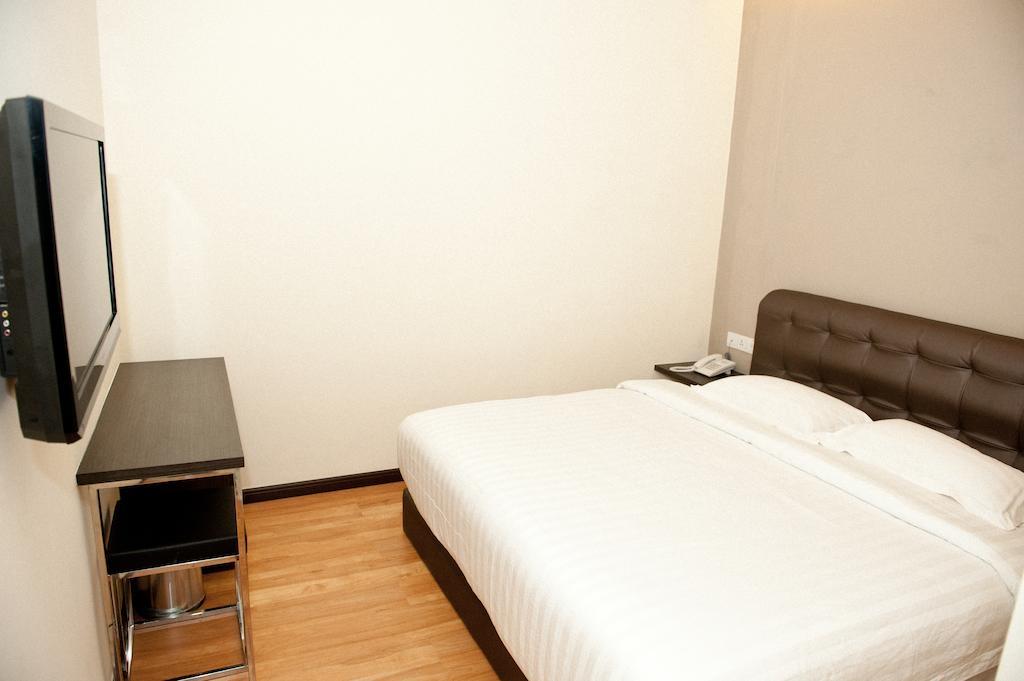 Starz Hotel Keluang Quarto foto